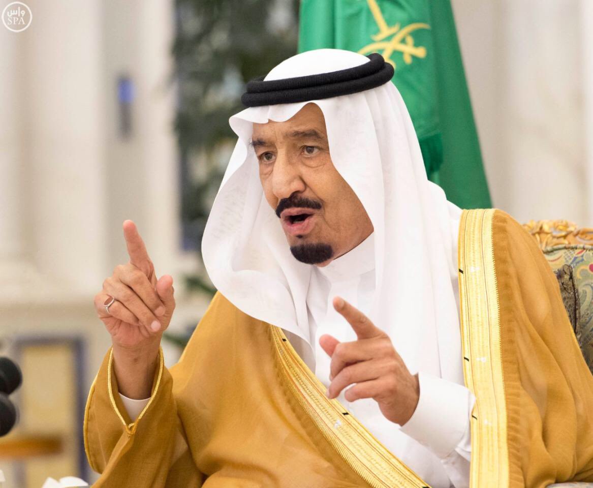 SaudiNews50's tweet photo. وسم #السعوديه_اعتدال_لا_انحلال يقفز إلى الأكثر تداول في تويتر .. القانون بانتظار كل متطرف أو منحل .
.

 #ايقاف_النادي_النسايي_المسيء
. https://t.co/WlWutQENxU