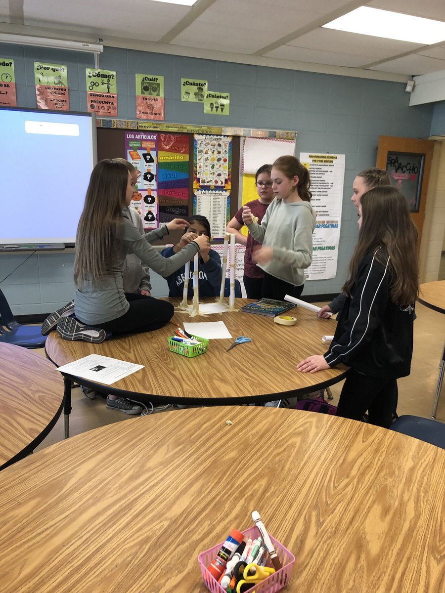 SenoritaTrejos's tweet image. Girls tower was complete! #Engineering #learninghandson #buildingtowers #thinking #outsidethebox