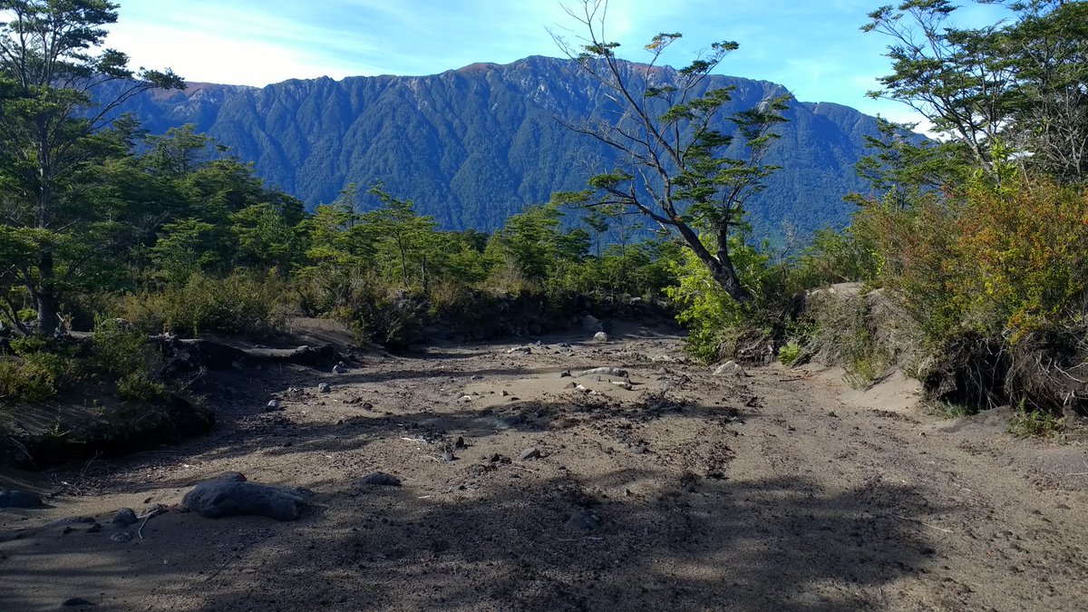 chilegeographic's tweet image. Este #Domingo 22 de Abril no te pierdas: A Prueba de Todo!  #Trekking Bajo la #Lluvia en el #Volcán Osorno - Una experiencia inolvidable. Sur de #Chile #Patagonia #Senderismo #Caminatas # #PuertoVaras #PuertoMontt Cupos limitados!  @Elena_De_Abril Whatsapp +56933086264