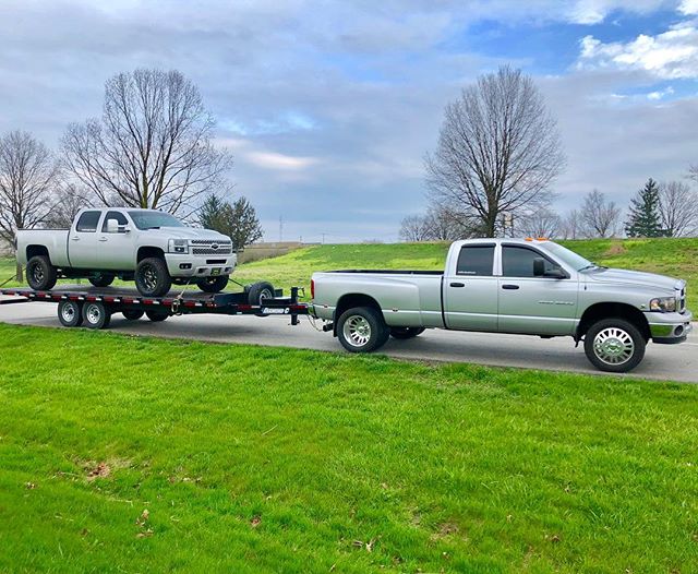 _EFILive_'s tweet photo. Just a few more tweaks and she’ll be ready for pullin season 🤙🏻👀
#pullingtruck #sledpuller #decisionmakersled #lmm #duramax #built #bigsingle #26smoothbore #bmfwheels #efilive #bowtienation #chevy #silverado #limeridgeauto #lancodiesel #dnaservicesllc 📷: @jsmuck_lra https://t.co/GgFO7TjCGz