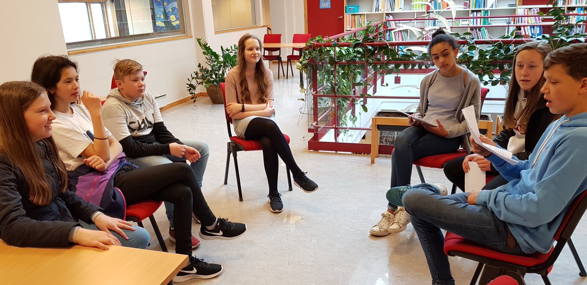 svenolafbrekke's tweet photo. Elever på 8 trinnet på Odda ungdomsskole har skrevet påskekrim! I dag besøkte vi barneskolene og las for elever på 7 trinnet. Anbefales! #realworldactivities @Jorunn1 @keisamt @Jonstadheim @MgeMage @ojondahl @EvaBra https://t.co/893D48xLIZ