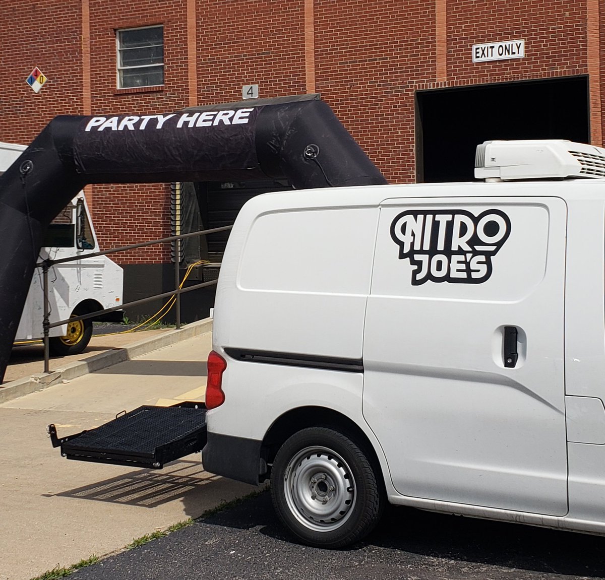 depict_media's tweet photo. #ProjectNitro kicked off this morning and more food trucks are rolling in! At 4:20pm @NitroJoes will start tapping Nitro from #local #breweries! For more information: https://t.co/SaP8d3h4XW #NitroJoes #ICTEvents https://t.co/QZIVKHobUi