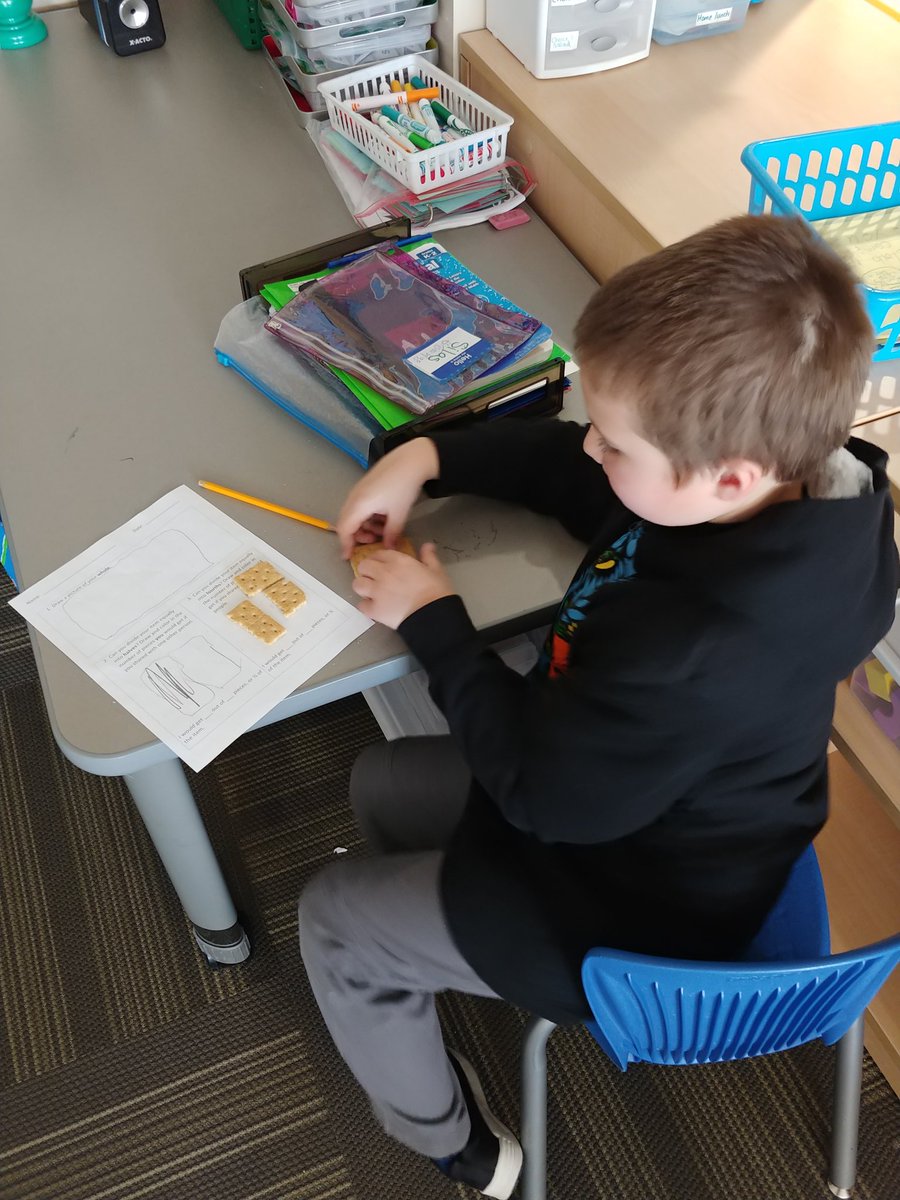 ltylerkc's tweet photo. Fraction finale in grade one, assessment tastes good today!! #PCR3Proud #compasselementary https://t.co/LX1ZtBqygx