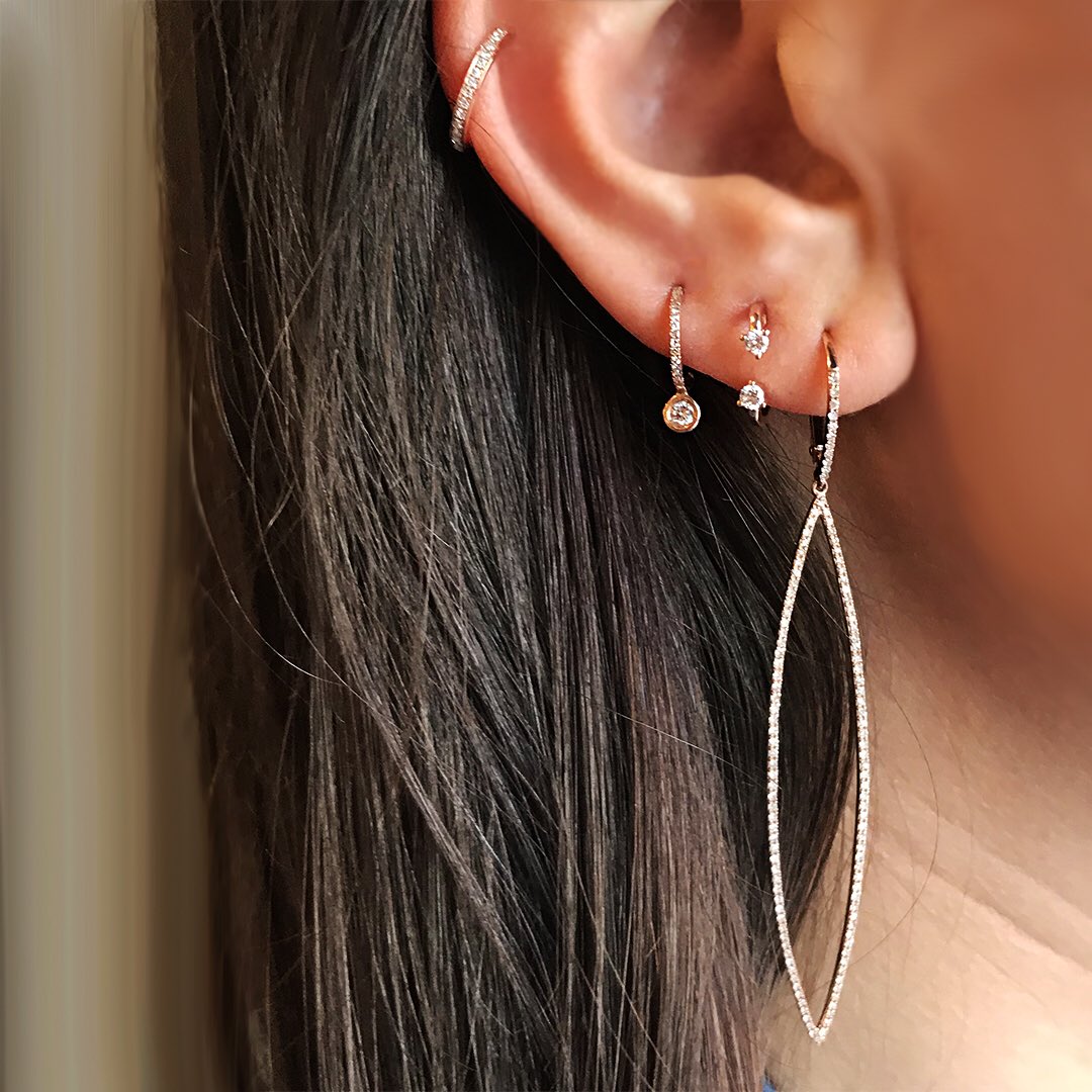 JMJEWELRY's tweet photo. Our love affair with dainty earring stacks continues! We’ve got major #earspiration with this edgy yet delicately chic look anchored by a magnificent diamond marquis drop ✨(Shop: https://t.co/R59F7VvR2n) ✨
#JennyGirl #earringstagram #multipleearrings #delicateearrings #diamonds https://t.co/ACvAU6IZkE