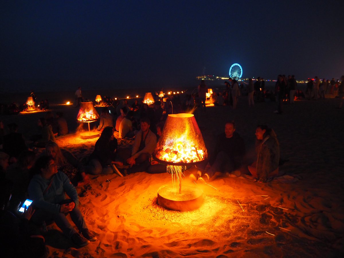 ClubLourdes_'s tweet photo. Ook morgen kun je nog genieten van dit vuurspektakel #aanzee! #scheveningen #strandopening https://t.co/1mS6WONvL7
