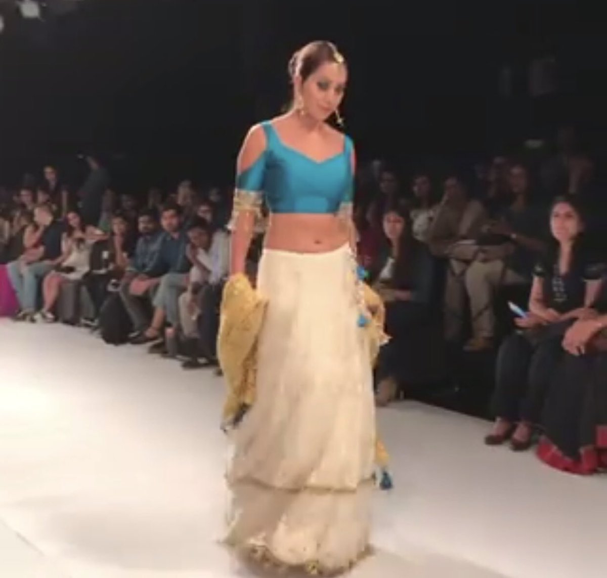 AshaNegi_Fans's tweet photo. Super gorgeous Asha Negi walking the ramp for Soniya Saanchi at India Runway Week #IndiaRunwayWeek #DLFPlace #Perfect #Hot
Showstopper 😍😍😍😍❤️❤️
Credit: Megha Gupta https://t.co/pkEfk7sOQ6 https://t.co/0G4mWZuhiR
