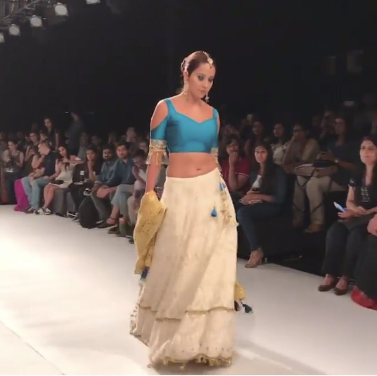 AshaNegi_Fans's tweet photo. Beauty Queen Asha Negi walking the ramp for Soniya Saanchi at India Runway Week #IndiaRunwayWeek #DLFPlace #Perfection #Elegance
Showstopper 😍😍😍😍❤️❤️
Credit: Megha Gupta https://t.co/pkEfk7sOQ6 https://t.co/RnETVB1QXo