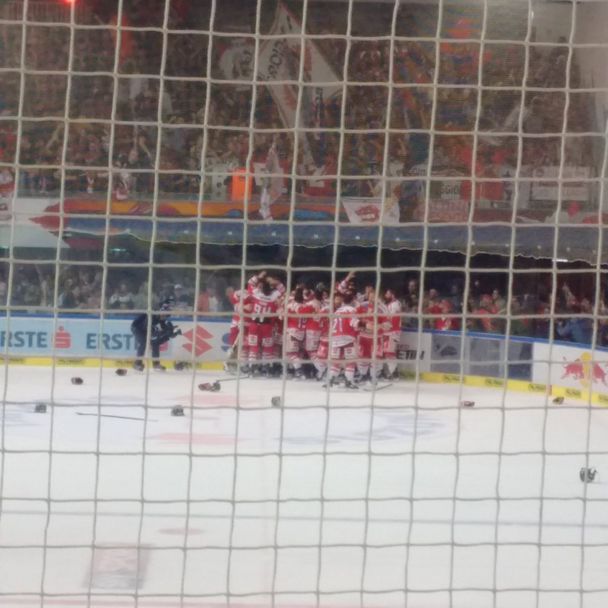KutzerAlexander's tweet photo. Gratulation an den Meister Hc bozen https://t.co/AxT0P3nlJu