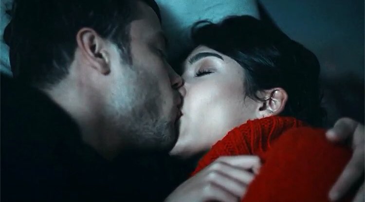 pasaninkelebegi's tweet photo. Senin yaran dışarıda degil, içeride...
Kalbinde...

#AybükePusat #TolgaSarıtaş #YavBah #Söz https://t.co/VrJfKueU13