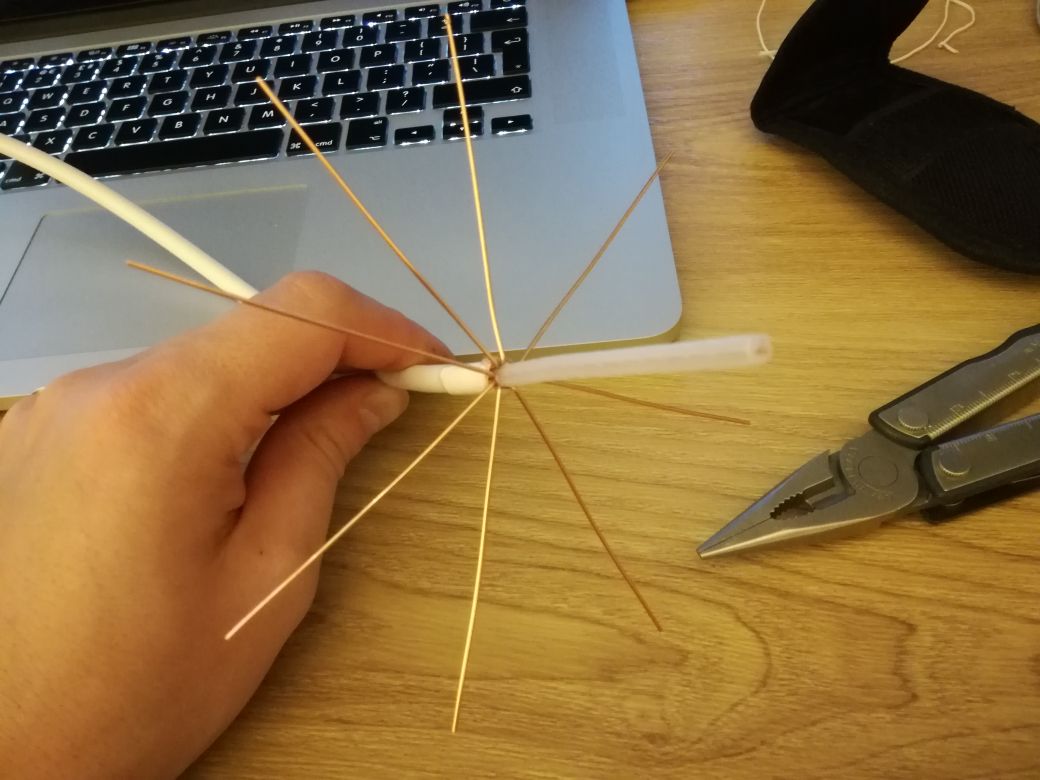 tomaszmiklas's tweet photo. New #ADSB antenna almost ready, 10min, single piece of wire, antenna connector and #rtlsdr - wonder how it compares to stock supplied w/dongle ;) https://t.co/FeOmIVn0Ji