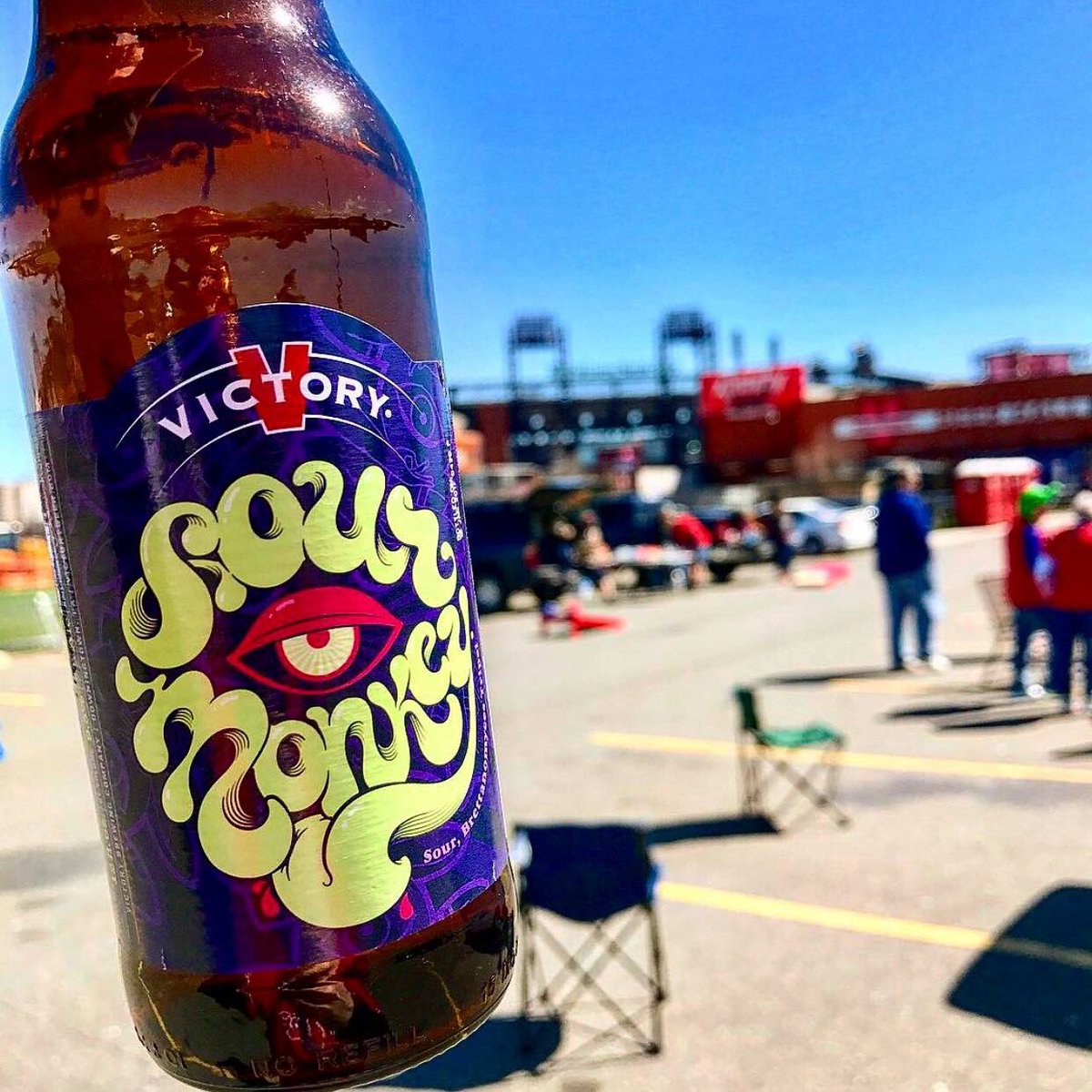 VictoryBeer's tweet photo. #FlashbackFriday to this very day last year on social media. 365 days have passed but we’re still hooked on that tasty Sour Monkey!
Tettnang Tettnang hops, Pilsner malts and 9.5% ABV. We’ll drink to that! #SourMonkey #Brettanomyces #RespectTheMonkey https://t.co/ew2wMxTuAU