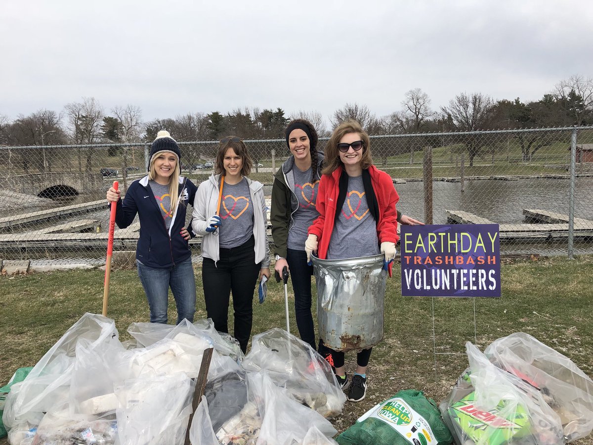 itsahappymedium's tweet photo. #TeamHM #HMGivesBack #trashbash2018 https://t.co/0iQAsQbWZE