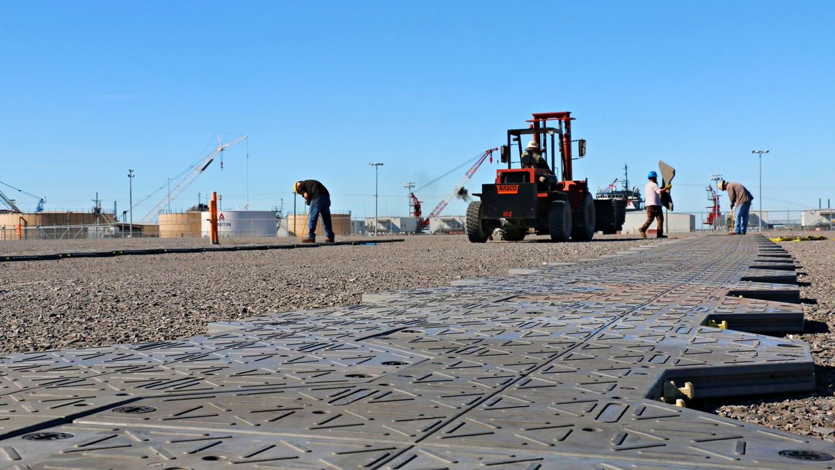 MacroTrac's tweet photo. #Teamwork makes the dream work!

#team #worktogether #hardwork #hardworking #manuallabor #construction #constructionworker #constructionsite #macrotrac #itrac #teamworkmakesthedreamwork https://t.co/CRGBcuynic