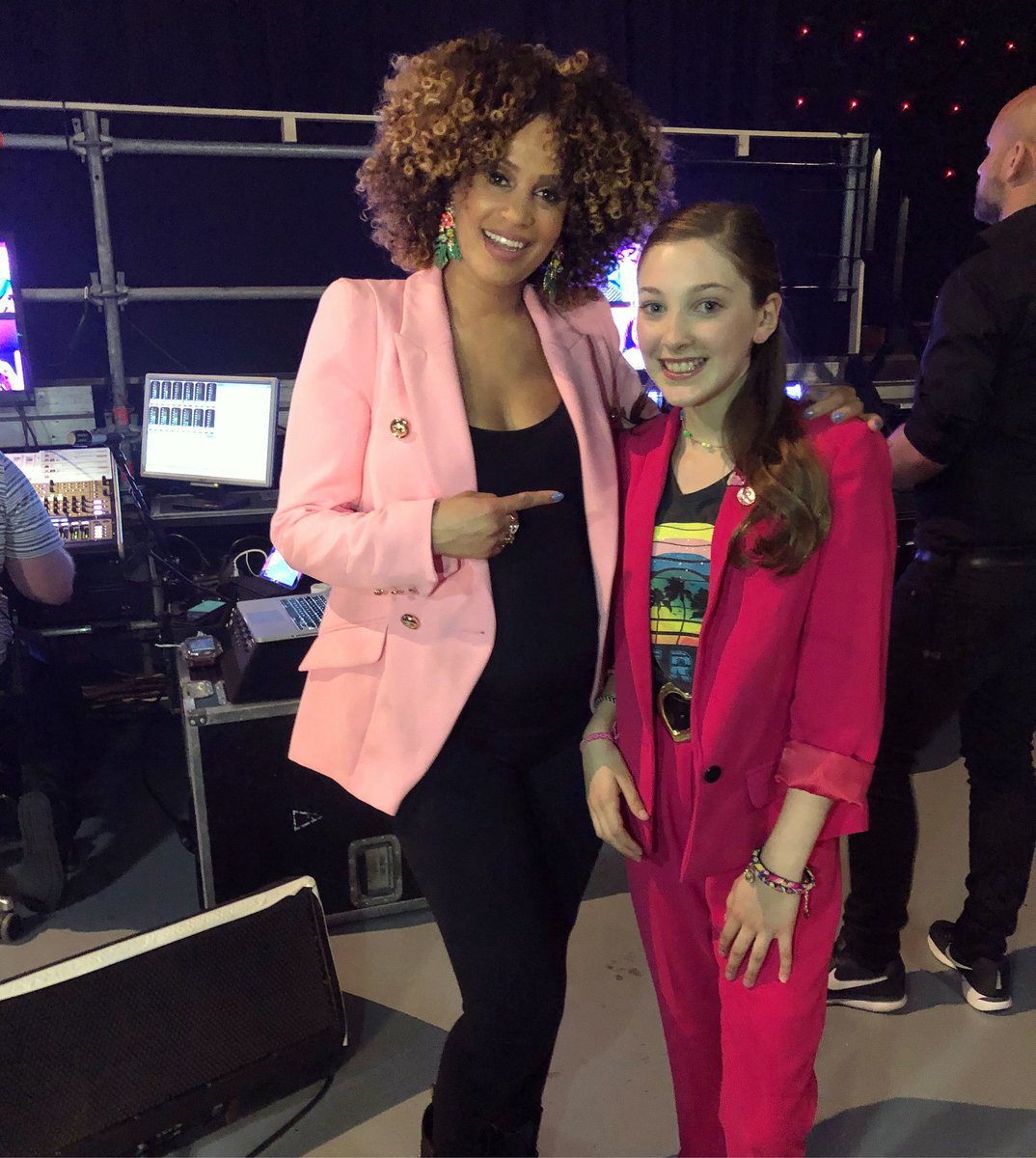 SharonDoorson's tweet photo. Wat was het een feest om met jouw een duet te zingen in de finale van @thevoicekidsnl !! Lieve @stellagracemusic je bent fantastisch💞 #tvk #thevoicekids https://t.co/B9p7xkjBJn
