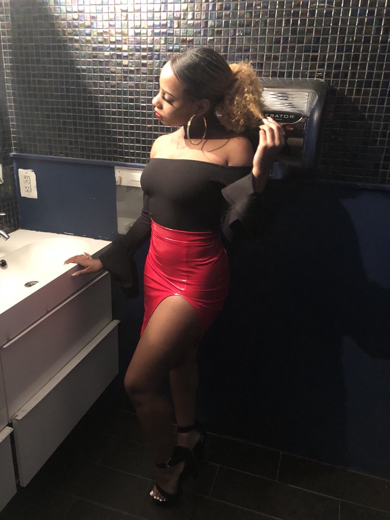 _melaninessence's tweet photo. so pretty girl you belong in a gallery https://t.co/QLkDL4u7Tw
