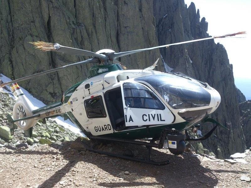 Aeroport19's tweet photo. Sabeu de qui es @mossos_SER @bmbrs_SntStvRrs @aeroportroures @ASE_SEDR @HelicopterSER sembla una mica deteriorat i abandonat feu retuit per apareix lo puto amo https://t.co/Q7zAUXUtHA