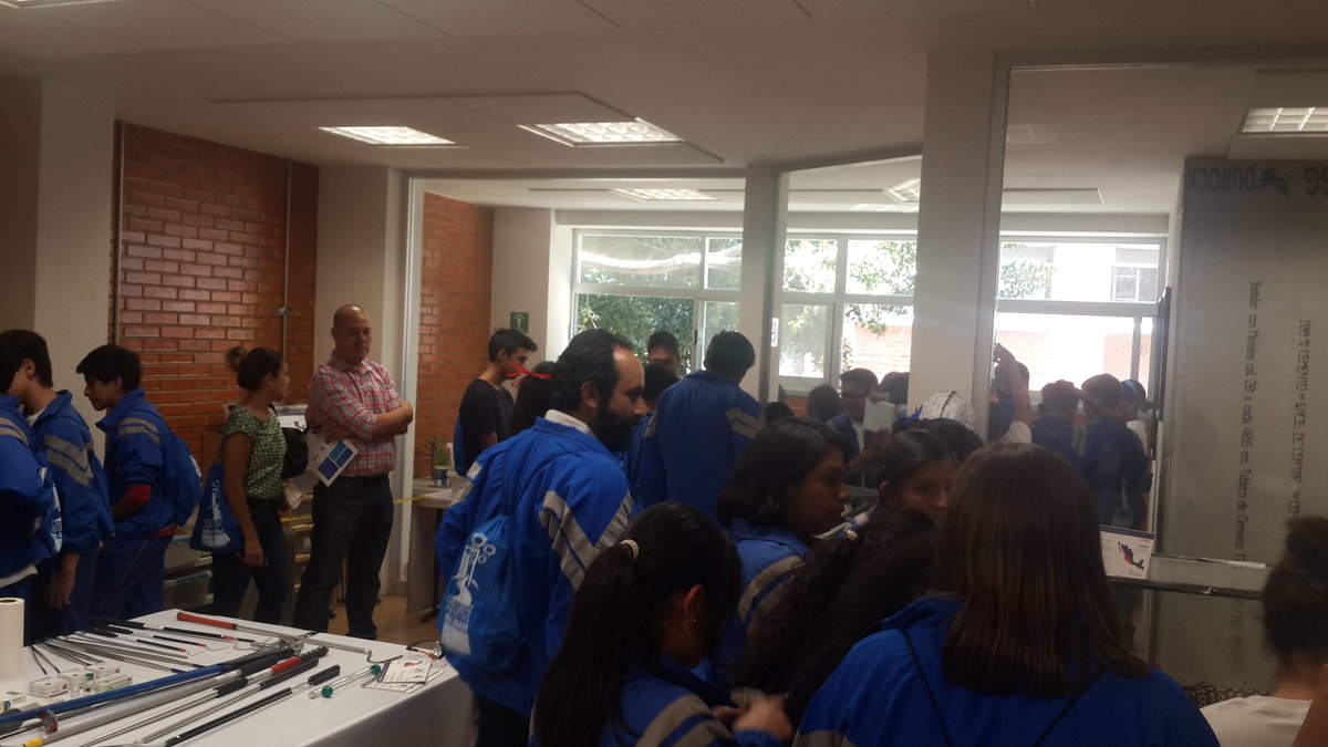 ibt_unam's tweet photo. El grupo de trabajo del Dr. Alejandro Alagón nos comparten sus conocimiento sobre serpientes visitalos en el herpetario Cantil @IBt_Cantil en este 3 día de #PuertasAbiertasIBt 2018 https://t.co/zr8PyfGJjD