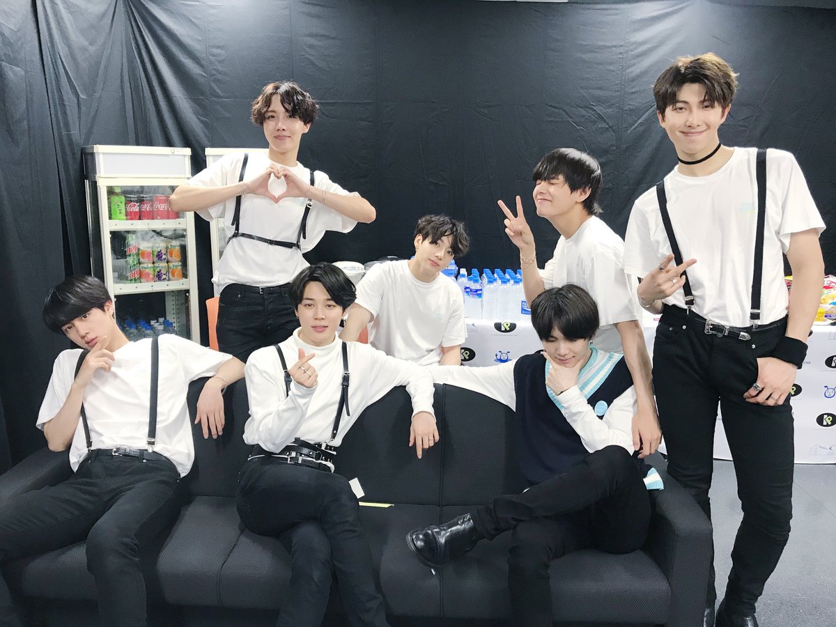 ARMYsOfficialMX's tweet photo. [#오늘의방탄] 모든 시간을 넘어 만난 아미와 #방탄소년단 은 HAPPY EVER AFTER💜 https://t.co/0DcKrKSuKn