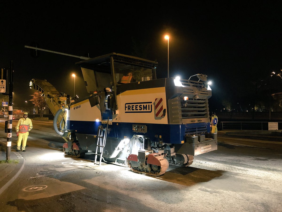 _MikeMuller's tweet photo. Humor van het demissionaire college? Op vrijdagavond 23.00 uur een lekkere verse laag autoasfalt voor de deur van GL-voorman @RutgerGW neerleggen. #freesmij #asfalt https://t.co/osLw9nHaV6