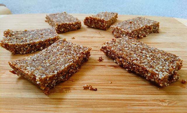 TheBeeChick's tweet photo. || Ginger Energy Bars ||
°
°
°
°
It's been a while since I posted any clean eating recipes - but due to a massive lack of energy since indulging in vast amounts of French cuisine over the last two months, I came up with this natural energy bar recipe today to begin getting m… https://t.co/drPn4MMX4x