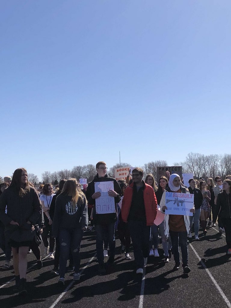 nom0r3anym0r3's tweet photo. #FHSWalkoutMI #NationalSchoolWalkout https://t.co/IaC1eNMEYT