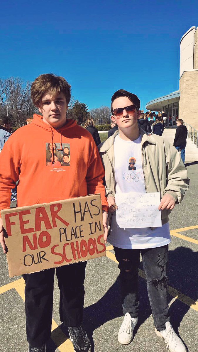 nom0r3anym0r3's tweet photo. #FHSWalkoutMI #NationalSchoolWalkout https://t.co/IaC1eNMEYT