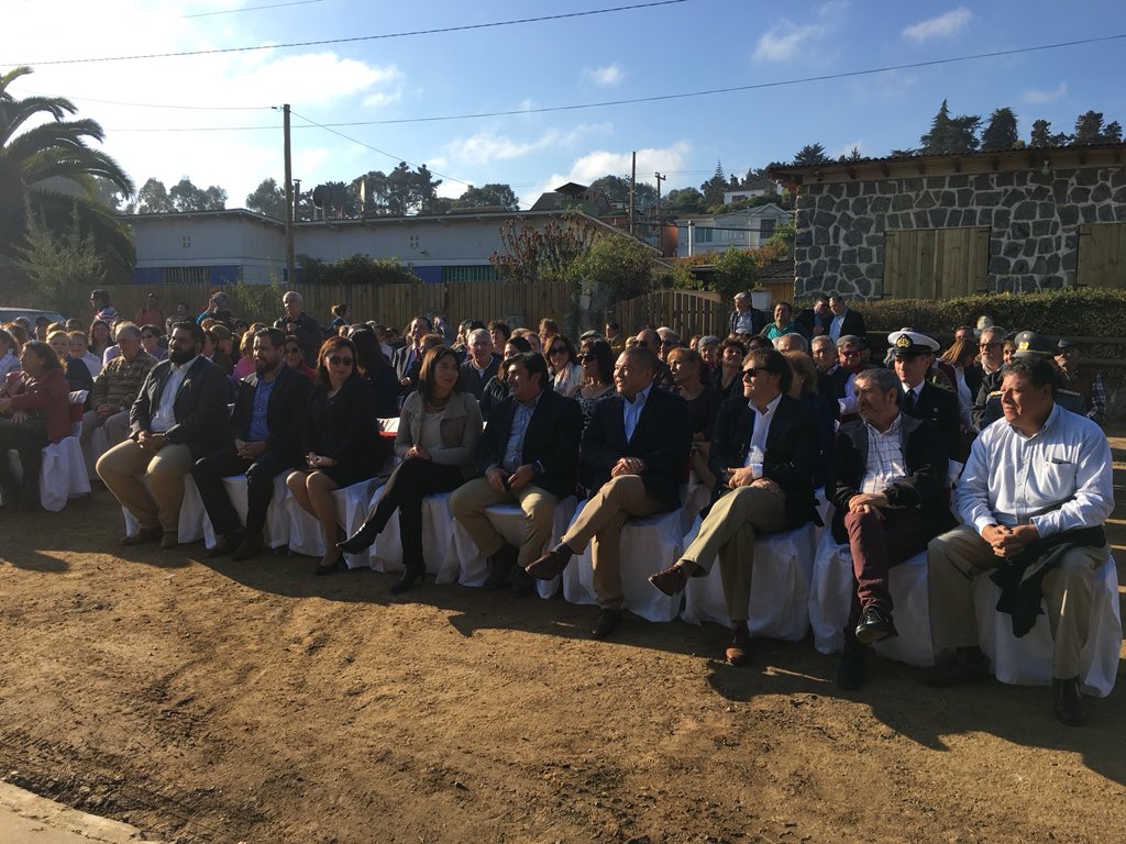 DPPSanAntonio's tweet photo. Con la presencia de la gobernadora @gaby_alcalde  @Muni_ElTabo inauguró las dependencias de la nueva Casa del Adulto Mayor de la comuna. https://t.co/BlMsFFziMw