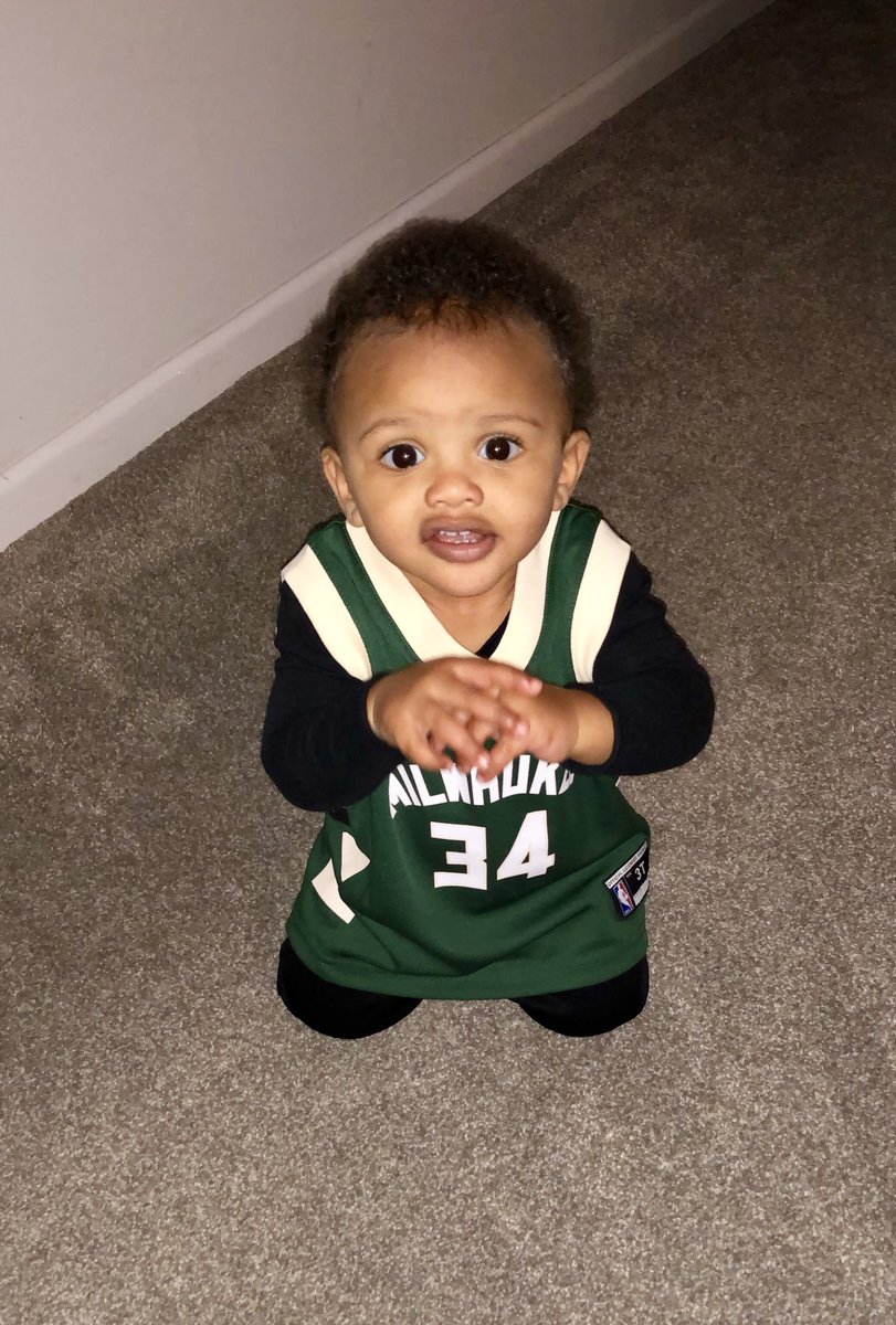 BravenBoyd's tweet photo. ⛹🏽♂️Balling is in my blood so I’m repping the big homie @Giannis_An34 who’s 6’11 222pds🤔 I’m coming out the gates running & I’m 1️⃣0️⃣-months old #MyMommyGotGame⛹🏽♀️ #BallerBraven #BallIsLife🏀 #BMacAttack #NBAbaby https://t.co/JCJmHwZkAC