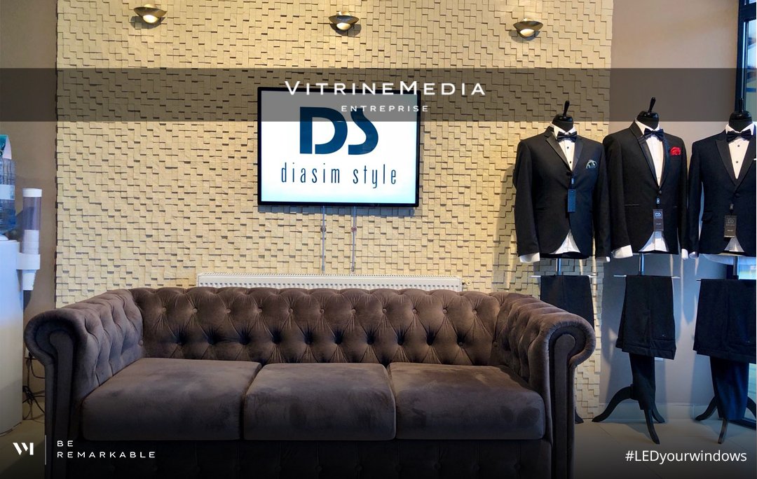 VM_Espana's tweet photo. Hoy compartimos el interior de Diasim Style en Satu Mare – Rumanía! 🌍✌️
Entrar con estilo en Satu Mare! 🇹🇩
Le deseamos un buen fin de semana!
#vitrinemedia #beremarkable #ledyourwindows #vm #vitrinemediaiberia #vitrinemediaworld #vitrinemediaenterprise #website #window https://t.co/U9Aq52yi40