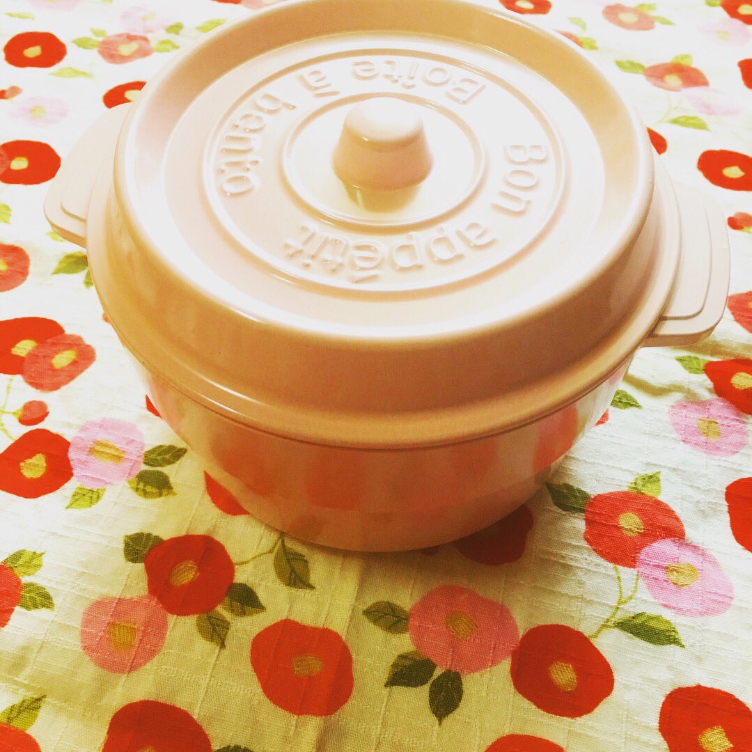 ピチコ舎 お弁当箱4種 ルクルーゼお弁当箱 蓋した姿も可愛いので撮影してみた 行ってらっしゃい Meme弁 お弁当 Obento お弁当箱 家族弁当 わっぱ弁当 ルクルーゼ弁当箱 ミニココット Seagull 2段弁当 Lunchbox Jk弁当