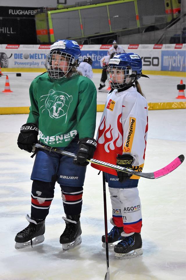 SwissHockeyGirl's tweet photo. #BassiLadies - Impressionen aus dem Girlstraining
Am Dienstag, 3. April 2018, stand das Girlstraining an. Wir waren positiv überrascht über die vielen Anmeldungen. Es freut uns natürlich sehr, dass soviel Girls sich für s Eishockey begeistern. https://t.co/FOpH13fH78