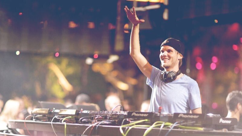 bikuplenet's tweet photo. İsveçli DJ Avicii 28 yaşında hayatını kaybetti. Umman’ın Maskat şehrinde ölü bulundu 

RIP  #Avicii. https://t.co/rDWdJJiSk0