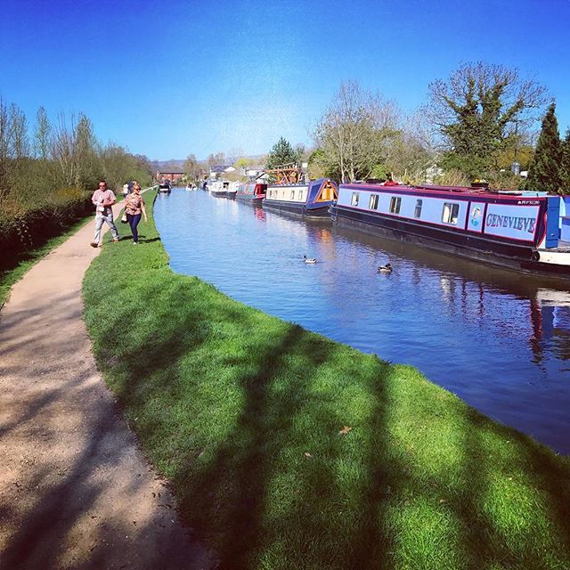 thisusedtobe's tweet photo. Chilling in the sun in #guyscourt #uk #boats #boatlife #canal #sun #holidays #holiday #beer #beerme #beerstagram #beerandbarge https://t.co/3sOrEesAnM https://t.co/VH0YSbpwBp