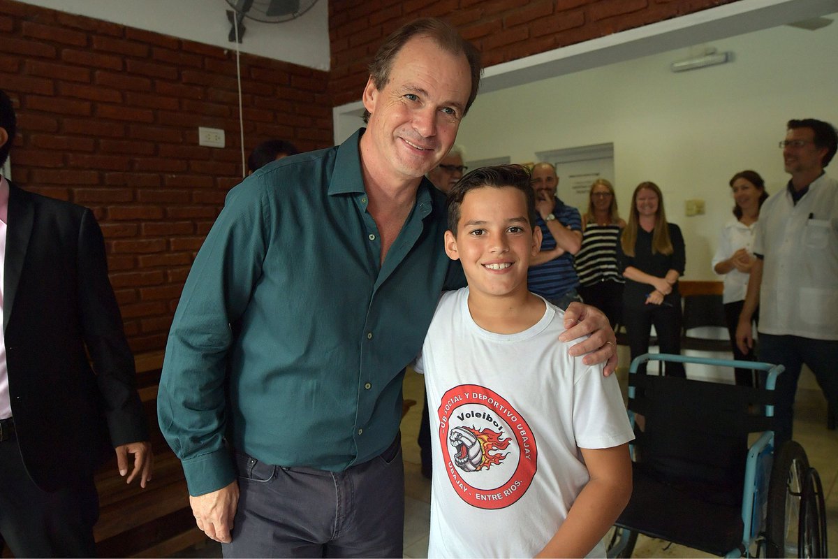 facuwelschen's tweet image. RT biblewords3: Otra ciudad del corredor del río Uruguay podrá ser una oferta termal. Le entregamos hoy al intendente de #Ubajay, Marcelo Giménez, el decreto que autoriza la exploración. Un emprendimiento como éste va a cambiar la matriz productiva y eco…