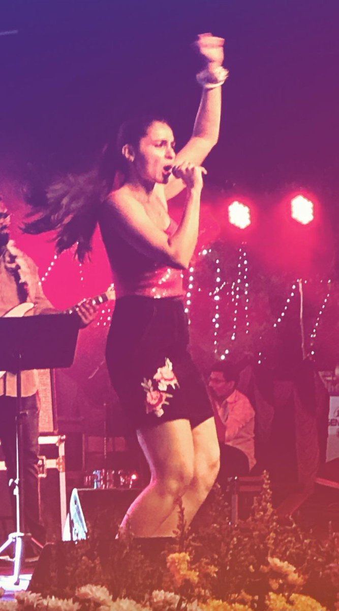 AndreaJermiahFC's tweet photo. #AndreaJeremiah Live performance at #DSMC #Andrea #AndreaJeremiah #Dhanvanthra2018 #Dhanvanthra2K18 #DSMCH #DSMC https://t.co/q2op6VkbxU