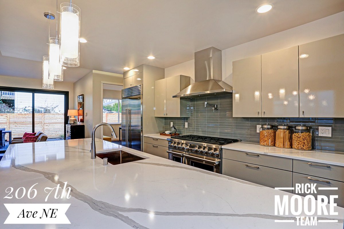 RickMooreTeam's tweet image. #seattlerealestate #seattle #realestate #pnw #realtor #realestateagent #seattlehomes #realtorlife #bellevue #inspiration #luxury #realestatebroker #kirkland #bellevuerealestate #home #realestatelife #luxuryrealestate #washington #luxuryhomes #modern #modernhome OPEN HOUSE TODAY