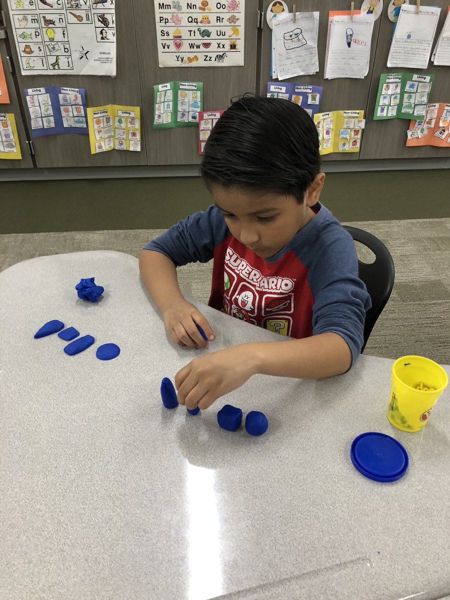 Mrs_Quinteros's tweet photo. Mathematicians creating 2-D &amp; 3-D shapes @HooverCFISD #ThinkLikeAKidAndHaveFun https://t.co/geET2OM2vY