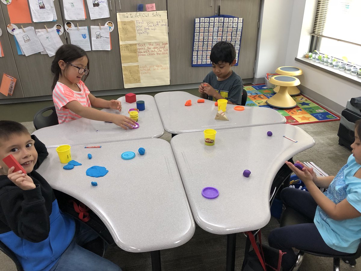 Mrs_Quinteros's tweet photo. Mathematicians creating 2-D &amp; 3-D shapes @HooverCFISD #ThinkLikeAKidAndHaveFun https://t.co/geET2OM2vY