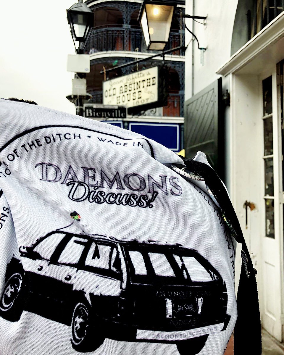 DaemonsDomain's tweet photo. 🚨@DaemonsDiscuss merch sighting! 🙌🏽 Oh how we wish we could timewalk back to AllSoulsCon ‘17 in NOLA...or at least teleport there today! We’ll have to live vicariously through 1/4 of #TeamAbsinthe (aka @DrShelliCarter)!
🌟If you had the choice...
https://t.co/Q3PPU5qaBy https://t.co/UdCc7aduoK
