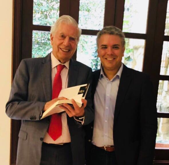 IvanDuque's tweet photo. Gracias, maestro Mario Vargas Llosa por su respaldo. Defensores de la libertad como usted nos inspiran en nuestra campaña por una mejor Colombia https://t.co/CycGywP7Mx