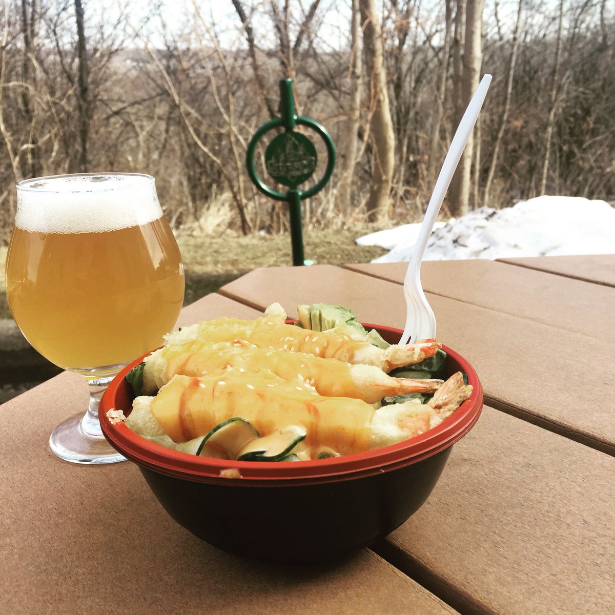 HummusLoser's tweet photo. Another beautiful day! Get your weekend started with a Skip Rock white ale from @summitbeer and pair it with @Ninjasushistp Shrimp Tempura Bowl, its delicious! Cheers! 🍻😎👍 #FoodTruckPanda #BeerIsMyLife #SkipRock #MoveOnStarksWinterIsDone #BringOnSpring #SummitBeers https://t.co/sTOHPkFAvt