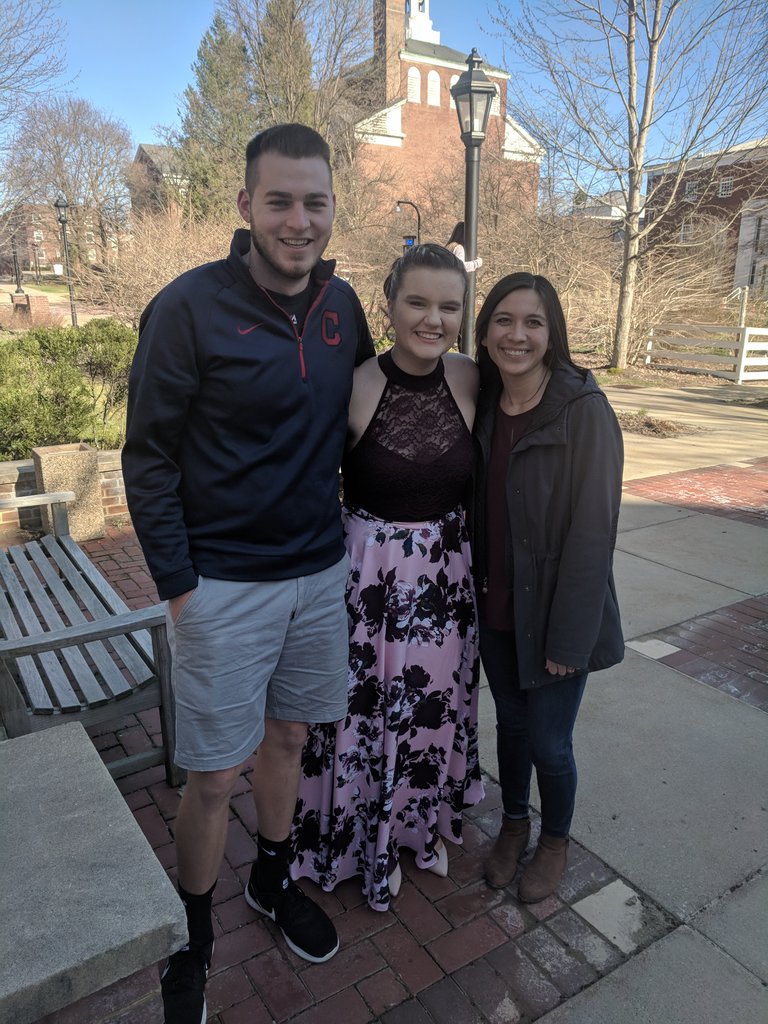 ref_this's tweet photo. Jenna's 8th dance #middleschoolprom https://t.co/mtX06lq0ha