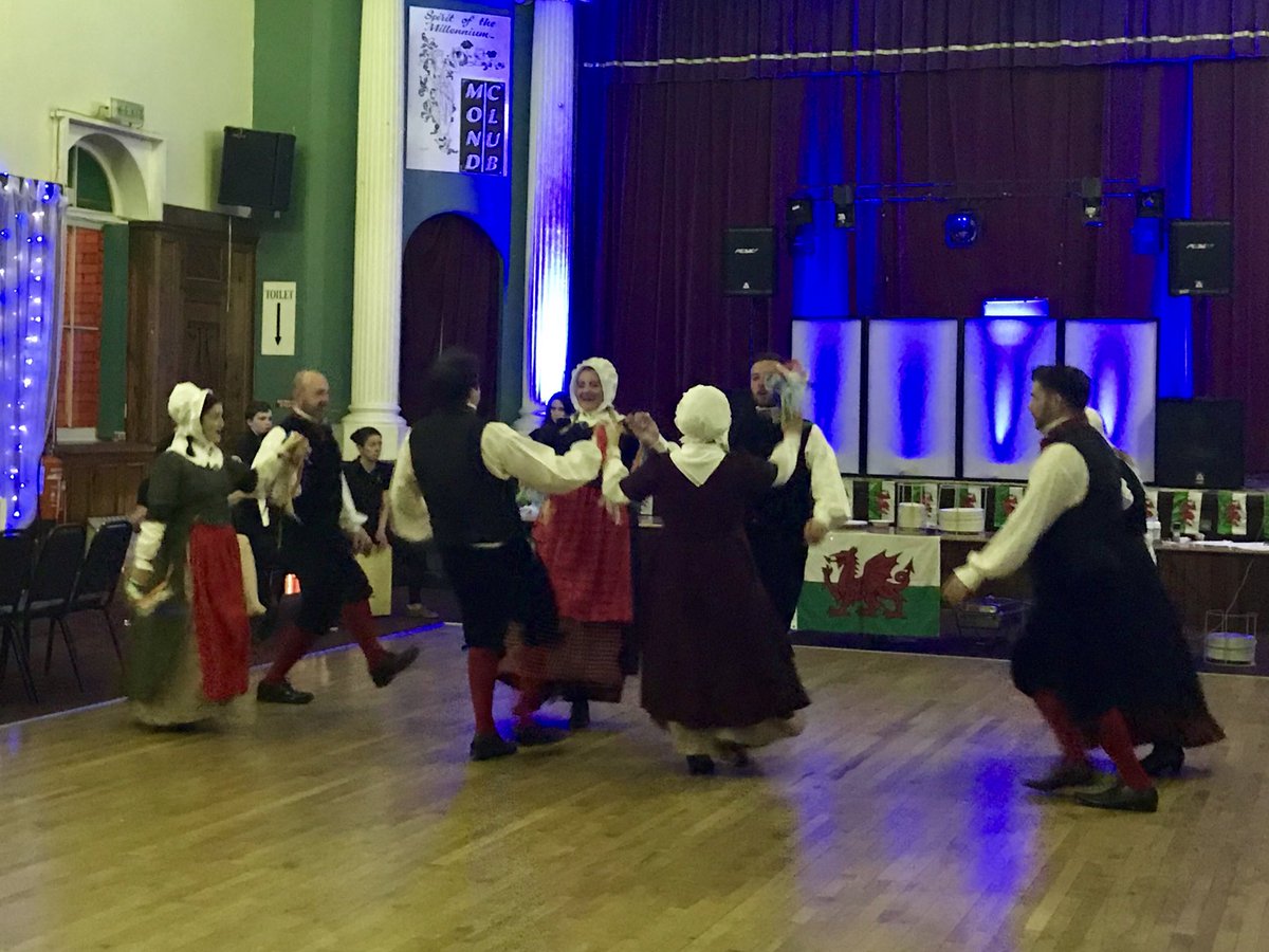 dawnswyrtawerin's tweet photo. Joio mas draw yn dawnsio heno gyda @swanseavalleyrt 🎼💃🏻🕺🏼🏴󠁧󠁢󠁷󠁬󠁳󠁿 #yagym #codiarian #teuluTawerin @DawnsioGwerin https://t.co/LAtgTXU3mf