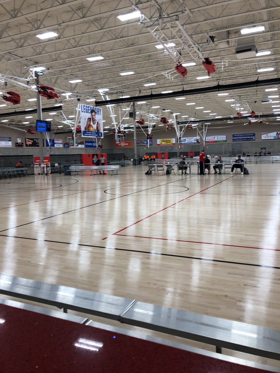 ebosshoops's tweet image. The calm before the storm #grassroots #liveweekend #NY2LABasketball2k18