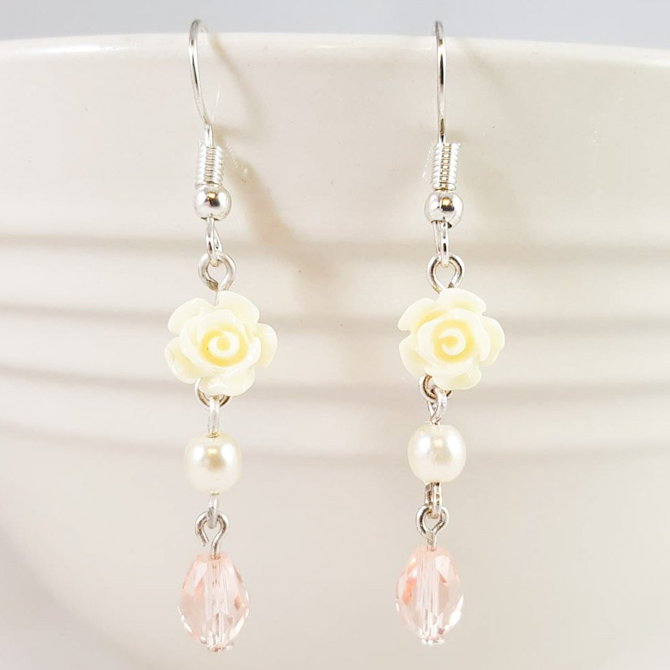 Peach and Ivory Coral Rose Dangle Earrings
#jewelry #earrings #ivory #ivoryearrings #silverearrings #peachearrings #dangleearrings #roseearrings #coralearrings #womensjewelry #ooak #floralearrings #handmade #etsy #SnapdragonJewelryCo 
etsy.me/2qMmgSc