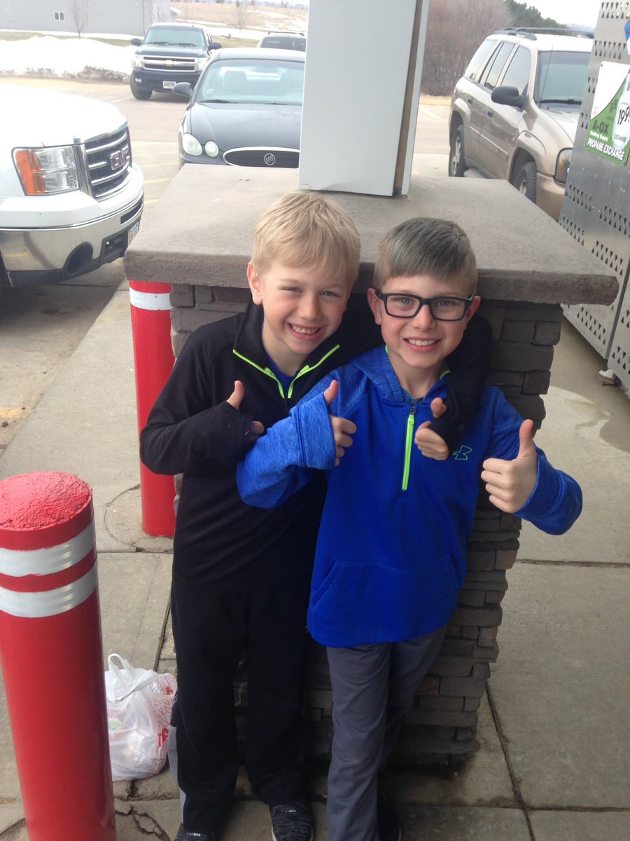 BitsTD91's tweet photo. When it's to wet for baseball practice you go to the Jackrabbit Spring Game! @GoJacksFB #GoJacks #2018SpringGame https://t.co/g2AnaruEYd