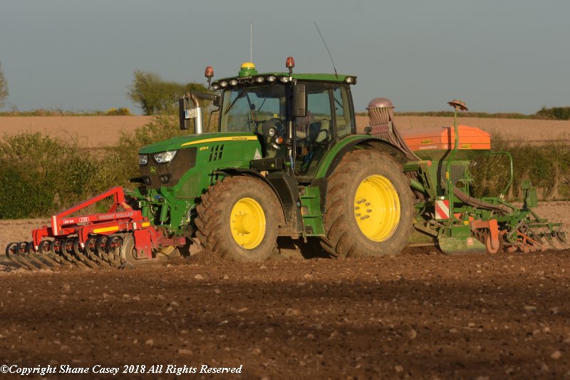 sgcaseyck25's tweet photo. #SpringSowing2018 finally clicked into gear this afternoon/evening and I was delighted to be out in it. Spring Barley being the choice of crop for all involved. Hopefully a few more tomorrow and next week. Some serious kit on display today with @Amazone drills all round https://t.co/OvqCdhlVmd