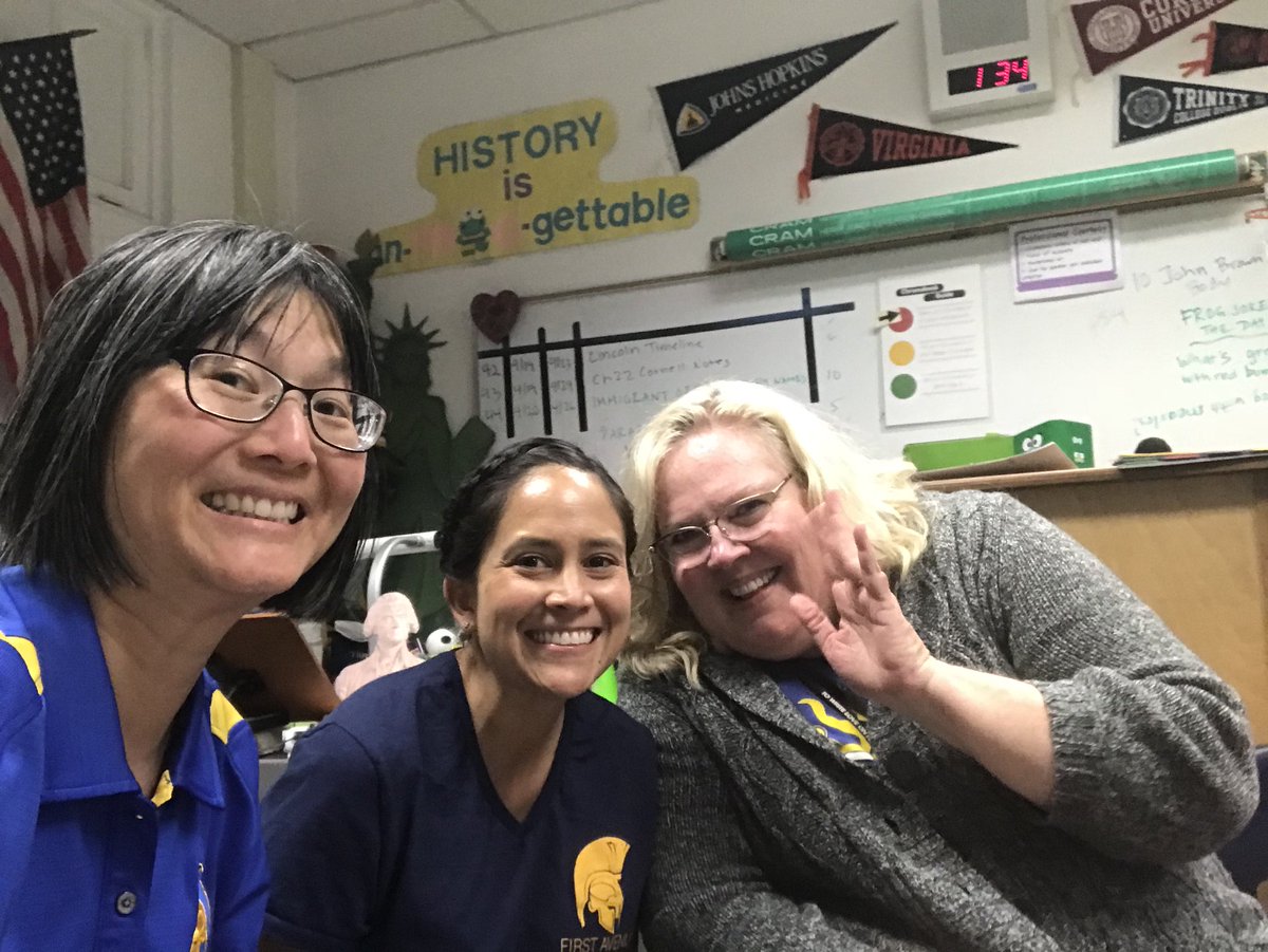 HistoryFrog's tweet image. So great to #collab on Leader in Me lessons &amp;amp; #communitycircles together! Thanks @lantonha for helping Ss to reflect on their Paradigms. @MsMartinSpartan @Deja_L_Anderson @ZvartAlexan @FirstAveMS @ArcadiaUnified #FAcollab