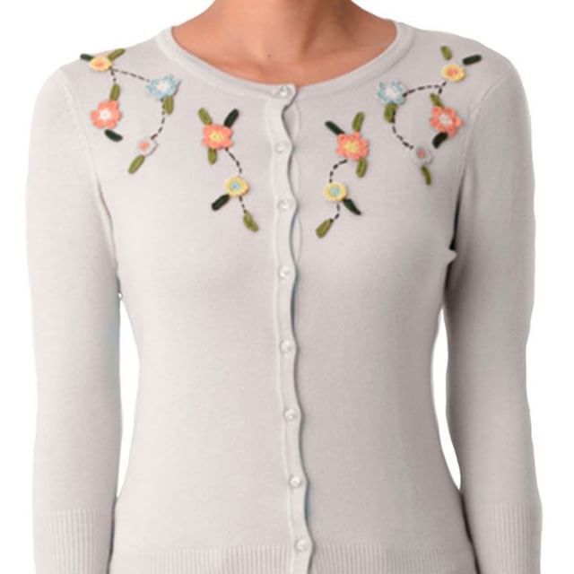 TopazSunStyle's tweet photo. Sweet cardigan with hand crochet flowers. 🌸 In Oatmeal or Light Blue. #linkinbio #retrocardigan #retrosweater #maksweater #crochet #crochetflowers #sweetsweater #retrostyle #vintagestyle #pinupgirl #pinupstyle https://t.co/CLTYRJMUD8