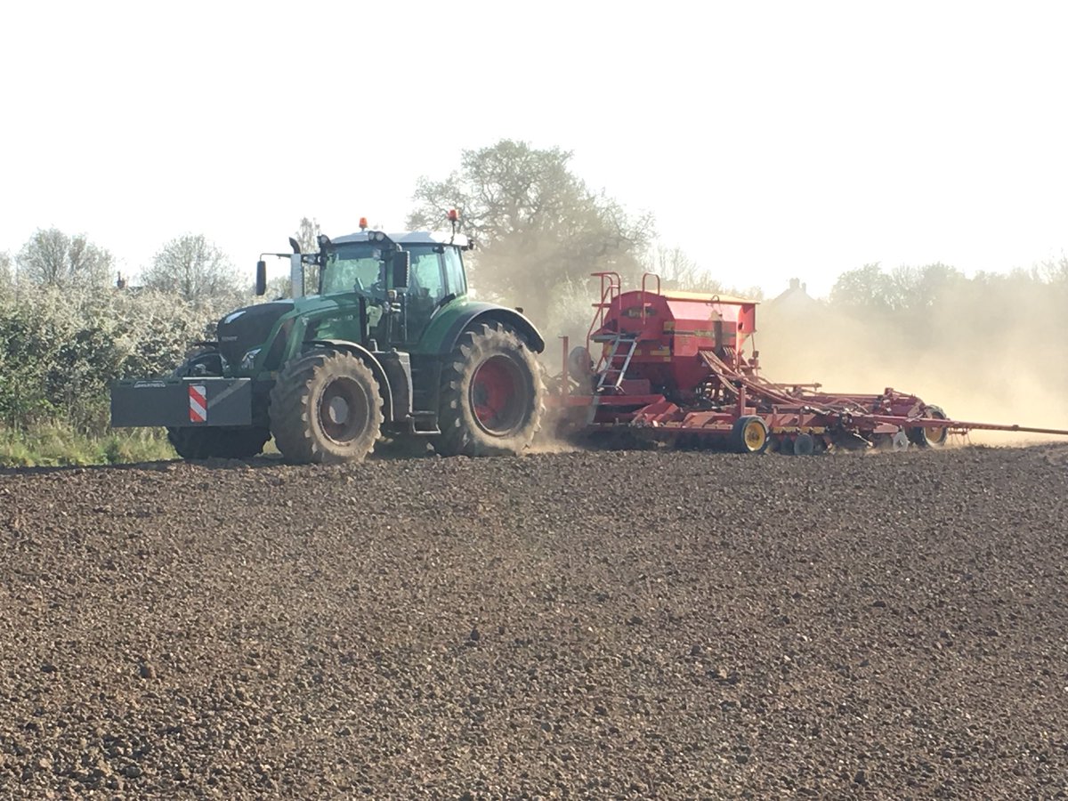 Hesstonbaler's tweet photo. Busy day setting off the 939 on the customers 8m @vaderstad drill - spring wheat going - #trimble #variogrip #michelin #fendt combination working well - @ianholmes20 https://t.co/k5awbhZvgM